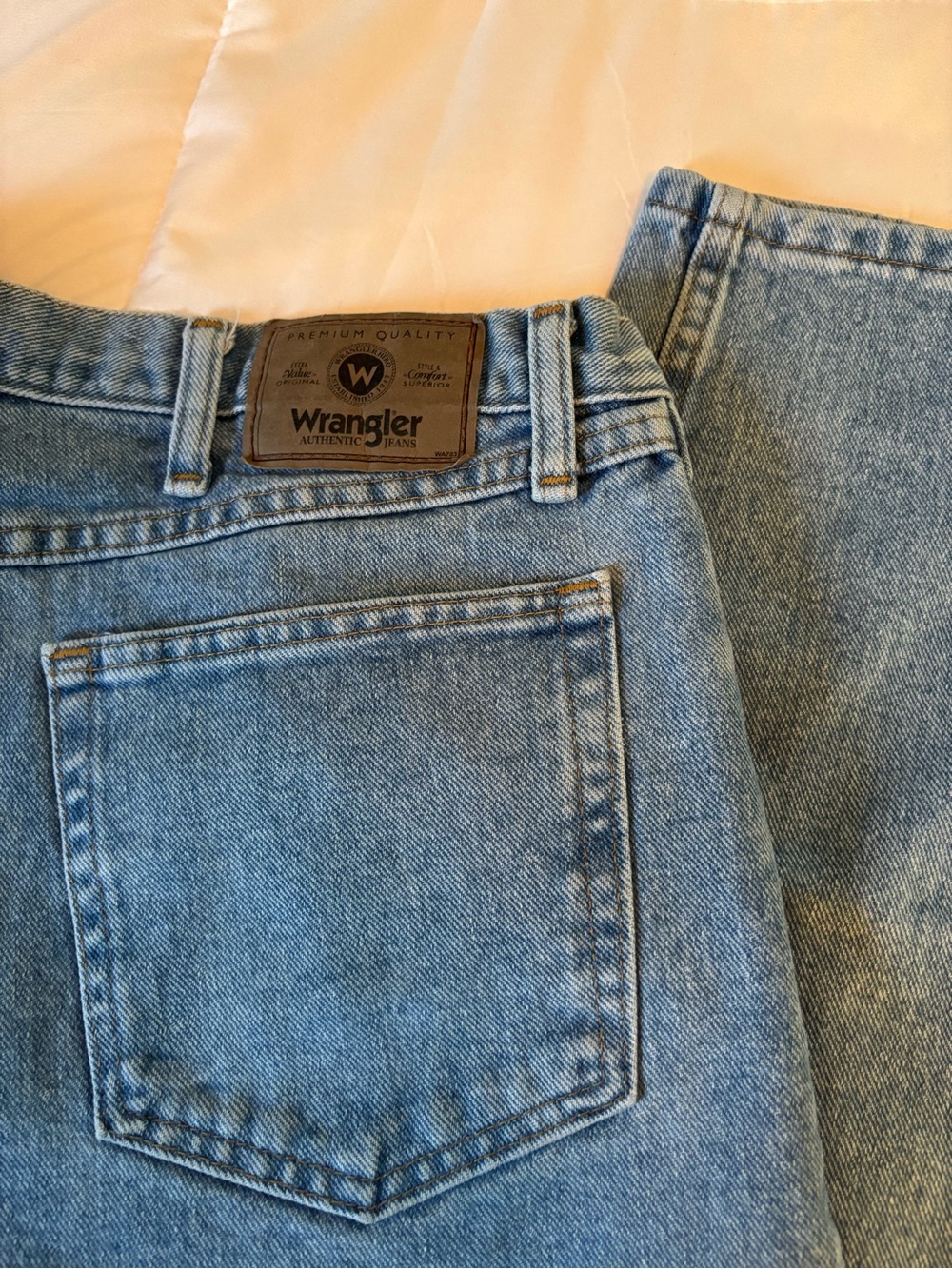 Wrangler light/medium wash men’s jeans size 36x34